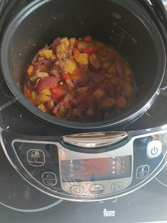Una foto de Guiso de magra en la moulinex multicooker 25 en 1