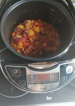 Una foto de Guiso de magra en la moulinex multicooker 25 en 1
