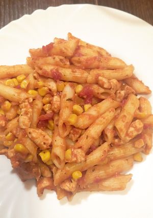 Paradicsomos kukoricás csirkemell penne tésztával recept fotója