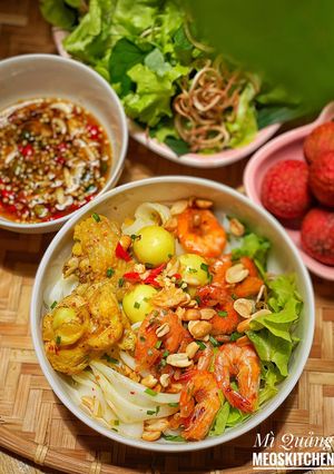 Hình của món Mì Quảng Gà Tôm Trứng.