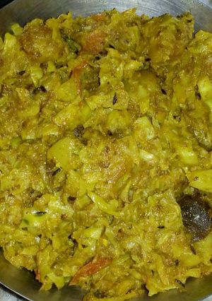 A picture of Cabbage Potato curry.