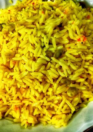 صورة لوصفة أرز أصفر بالبسلة والجزر