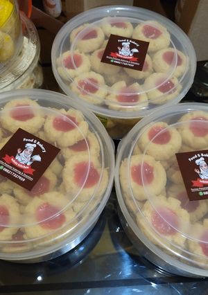Foto resep Strawberry Thumbprint cheese cookies