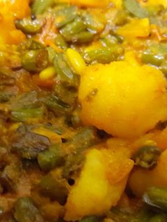 आलू बीन्स की सब्जी(aloo beens ki sabzi recipe in hindi) रेसिपी मुख्य फोटो