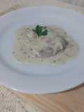 Cuete de res en salsa bechamel estilo atho