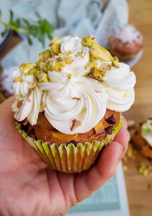 Foto di Cupcakes con panna montata e granella di pistacchi