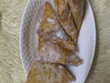 سمبوسه بالجبن السائل والسكر