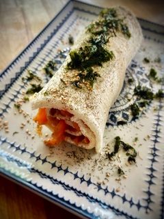 Una foto de Rollito de salmón marinado