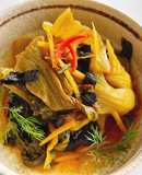 Dưa cải chua om riềng & rong biển