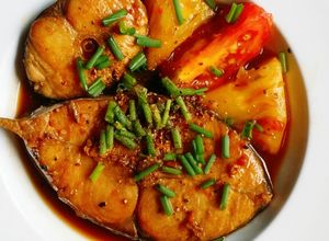 Hình của món Cá thu kho khóm.