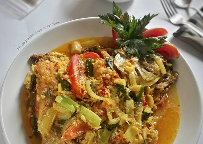 Langkah Mudah untuk Membuat 136. GURAME BUMBU KUNING Anti Gagal