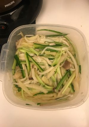 涼拌杏鮑菇、黃瓜、嫩薑 的食譜成品照片