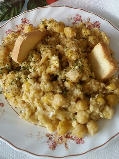 Una foto de Garbanzos fritos con huevo