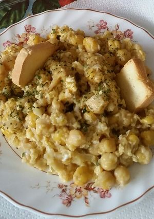 Una foto de Garbanzos fritos con huevo