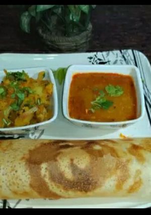 A picture of Rice and moong daal dosa.
