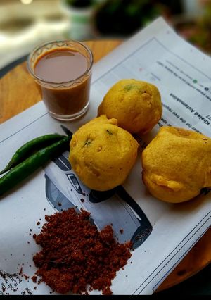 A picture of Batata vada.