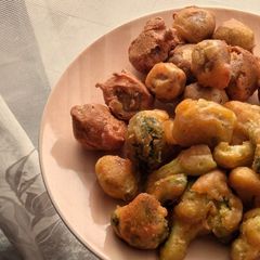 A picture of Meatballs, Brocolli and Cauliflower in Spicy Crispy Batter.
