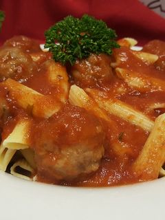 Une photo de Boulettes de bœuf en sauce tomate