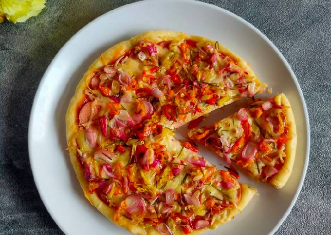 Resep Pizza Sosis Sambal Matah Oleh Lyliput Kitchens Cookpad