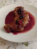 Magret de pato con frutos rojos