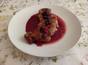 Una foto de Magret de pato con frutos rojos