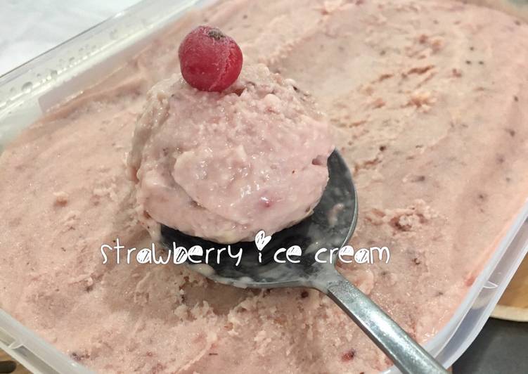 GA3w3.Strawberry π ice cream (from fresh strawberries)
