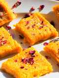 Barfi de mango, coco y cardamomo