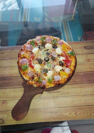 A picture of Instant cheese burst pizza.