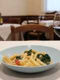 Macarrones a la Crema de Espinacas y Tomates Salteados