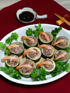 Hình của món Bí ngòi hấp tôm thịt.