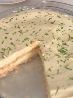 Una foto de Postre frío de limón !!en licuadora y sin horno!!