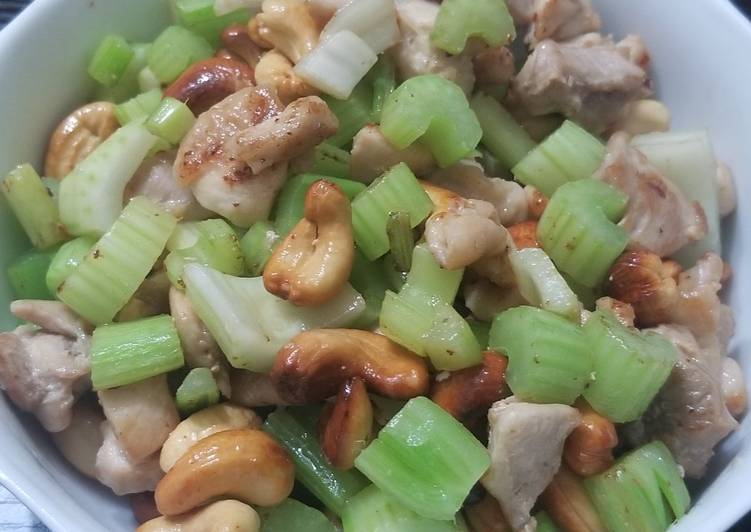 Simple Way to Prepare Any-night-of-the-week Chicken Cashew Celery Stir Fry 腰果西芹炒雞丁