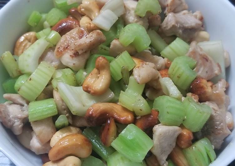 Chicken Cashew Celery Stir Fry 腰果西芹炒雞�