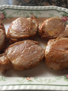 Una foto de Medallones de solomillo ibérico en adobo