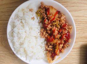 Hình của món 13k-Cơm trộn thịt heo bằm xào kim chi.