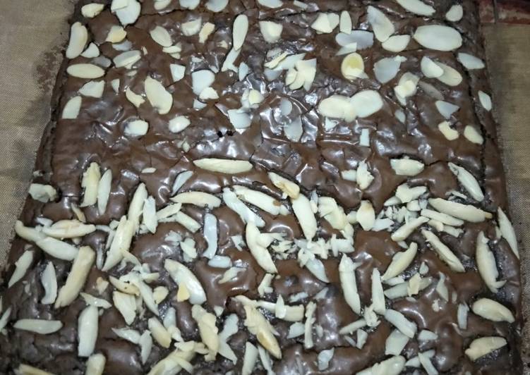 Resep Brownies panggang kenari vs almond yang Bikin Ngiler