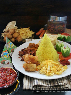 Foto resep Nasi kuning rice cooker