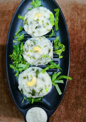 A picture of Rava Green idli.