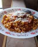 Macarrones secos con un toque de chipotle y jamón
