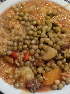 Una foto de Guiso de Arroz con vegetales con carne