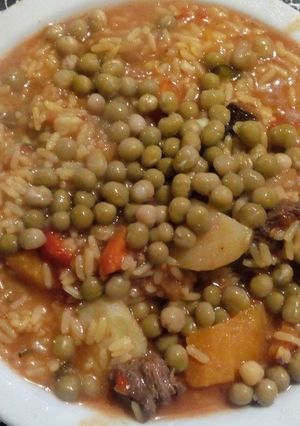 Una foto de Guiso de Arroz con vegetales con carne
