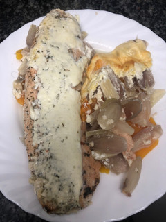 Una foto de 287. Salmón salvaje con salsa de yogurt (principal pescado)