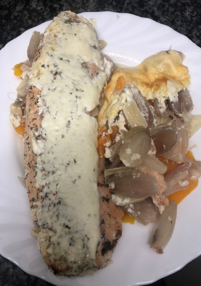 Una foto de 287. Salmón salvaje con salsa de yogurt (principal pescado)