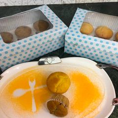 A picture of Orange Cupcakes.