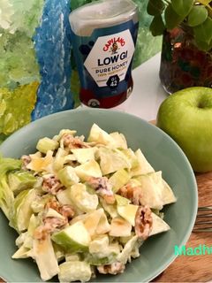 हरा सेब सलाद (hara seb salad recipe in Hindi) रेसिपी मुख्य फोटो