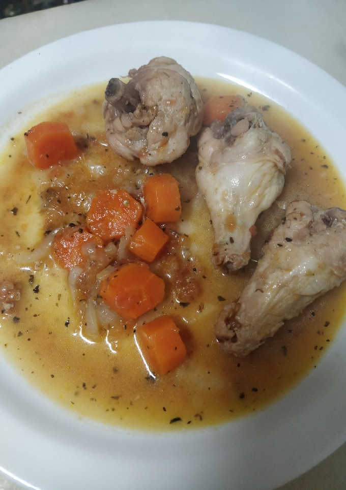 Una foto de Pollo con zanahoria y cebolla