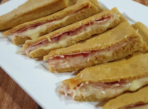Una foto de Sándwiches calientes con masa de avena