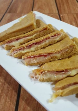 Una foto de Sándwiches calientes con masa de avena