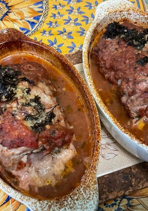 Une photo de Roulades de porc à la tomate, herbes aromatiques et feta