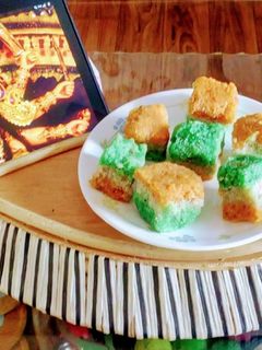 ট্রাই কলার কোকোনাট বরফি(tricolour coconut barfi recipe in Bengali) রেসিপির প্রধান ছবি